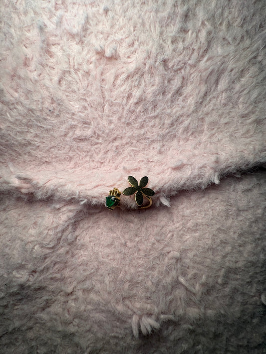 Clover ring