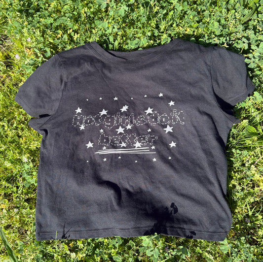 Hot girls do it better crop top