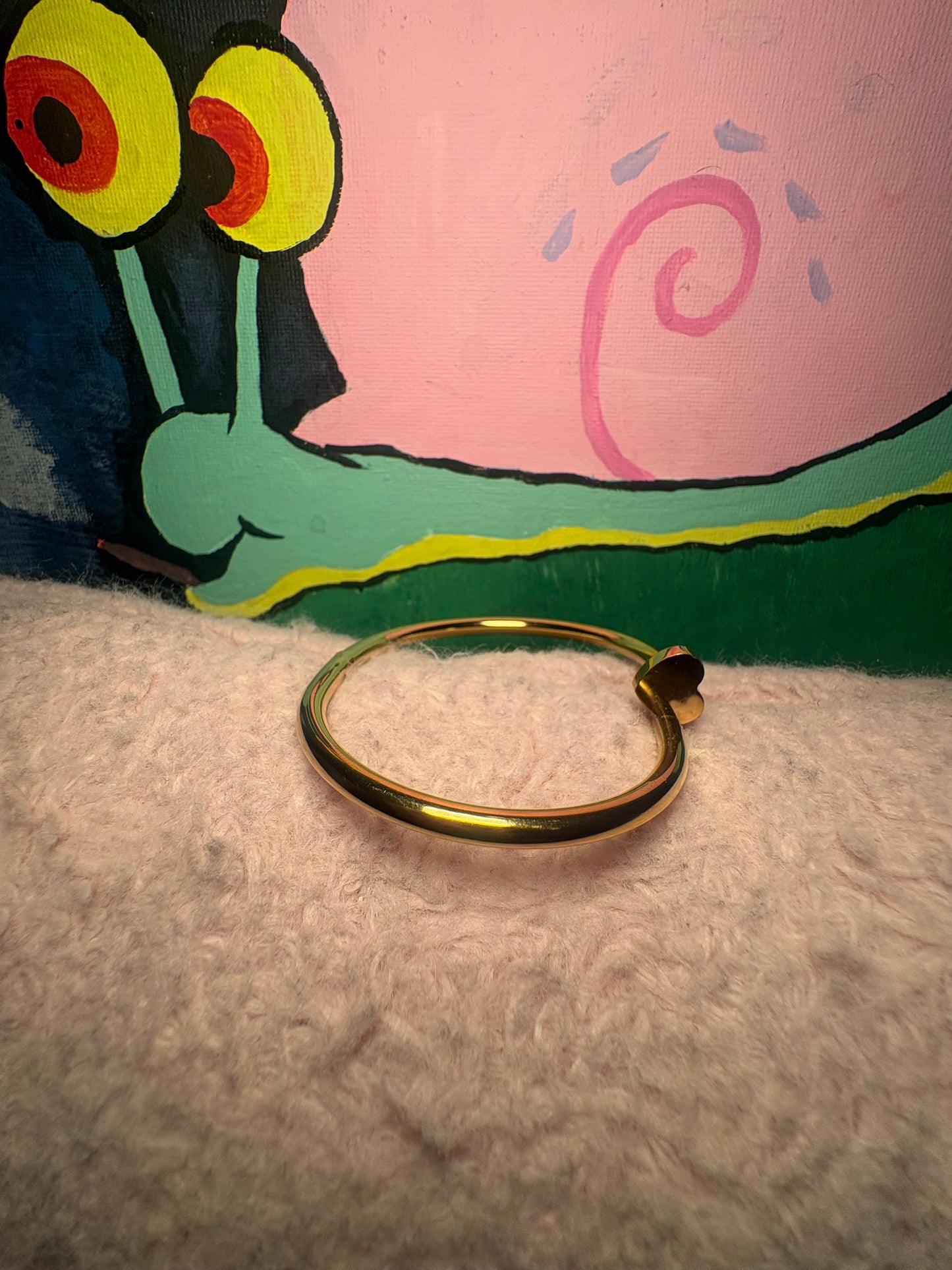 Heart bangle bracelet