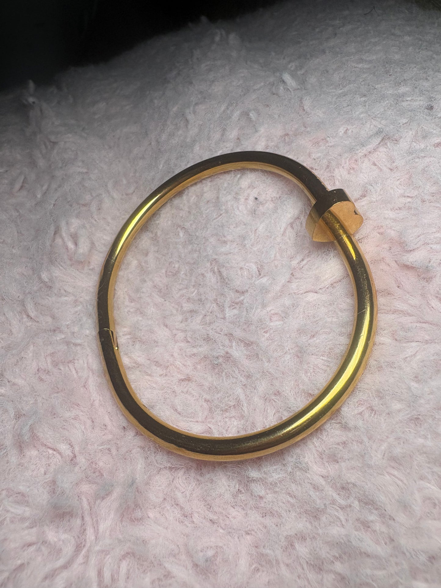 Heart bangle bracelet